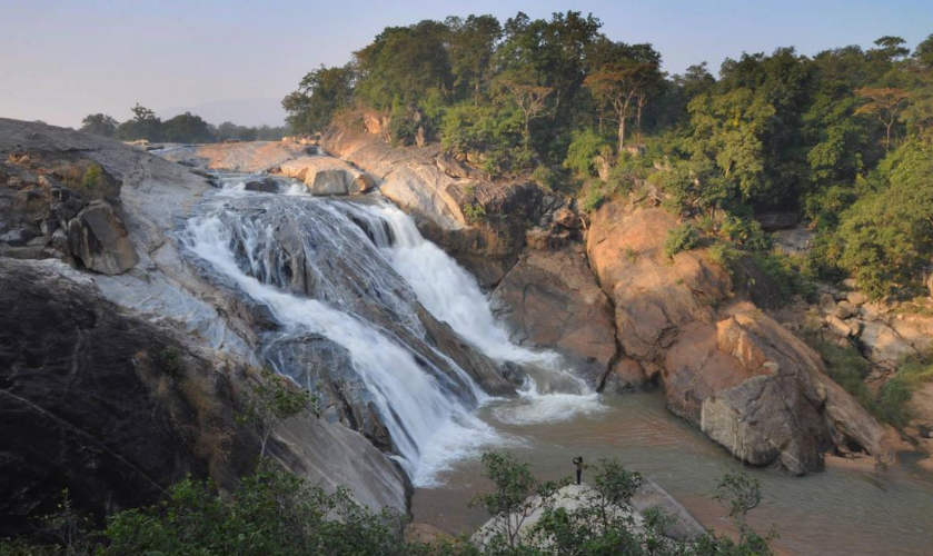 Sugga Bandh Waterfall, Latehar, Jharkhand - Vushii.com